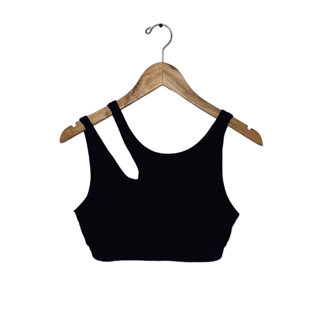 Becco Sports Bra Women’s Medium Black Shoulder Cutout Scoop‎ Neck Stretch